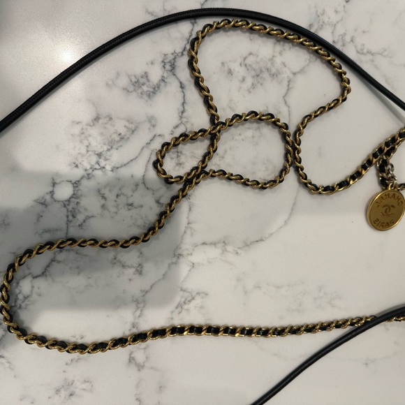 CHANEL 22 Mini Handbag Black - Picture 7 of 7